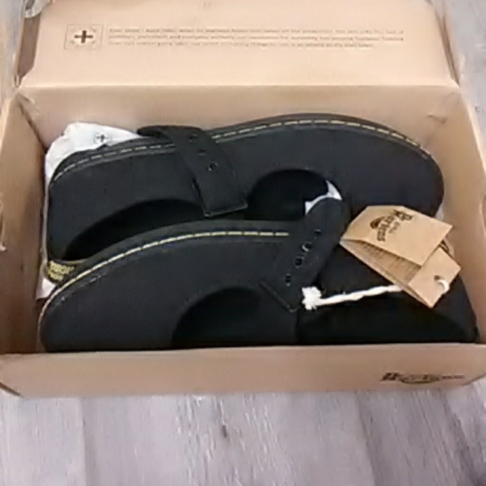 Dr. Martens womens Carnaby canvas flats size 8